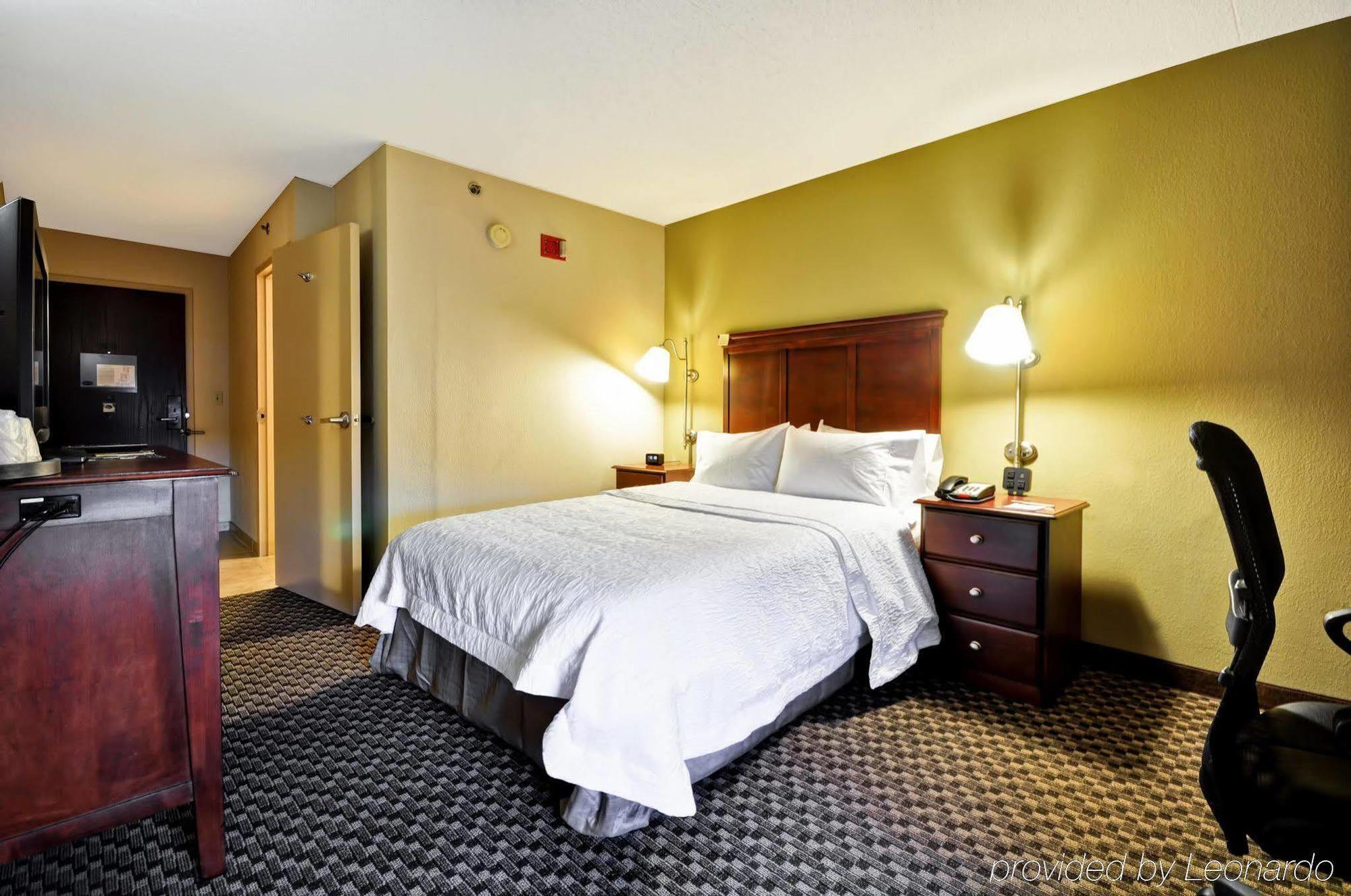 Hampton Inn Detroit Northville Exterior foto