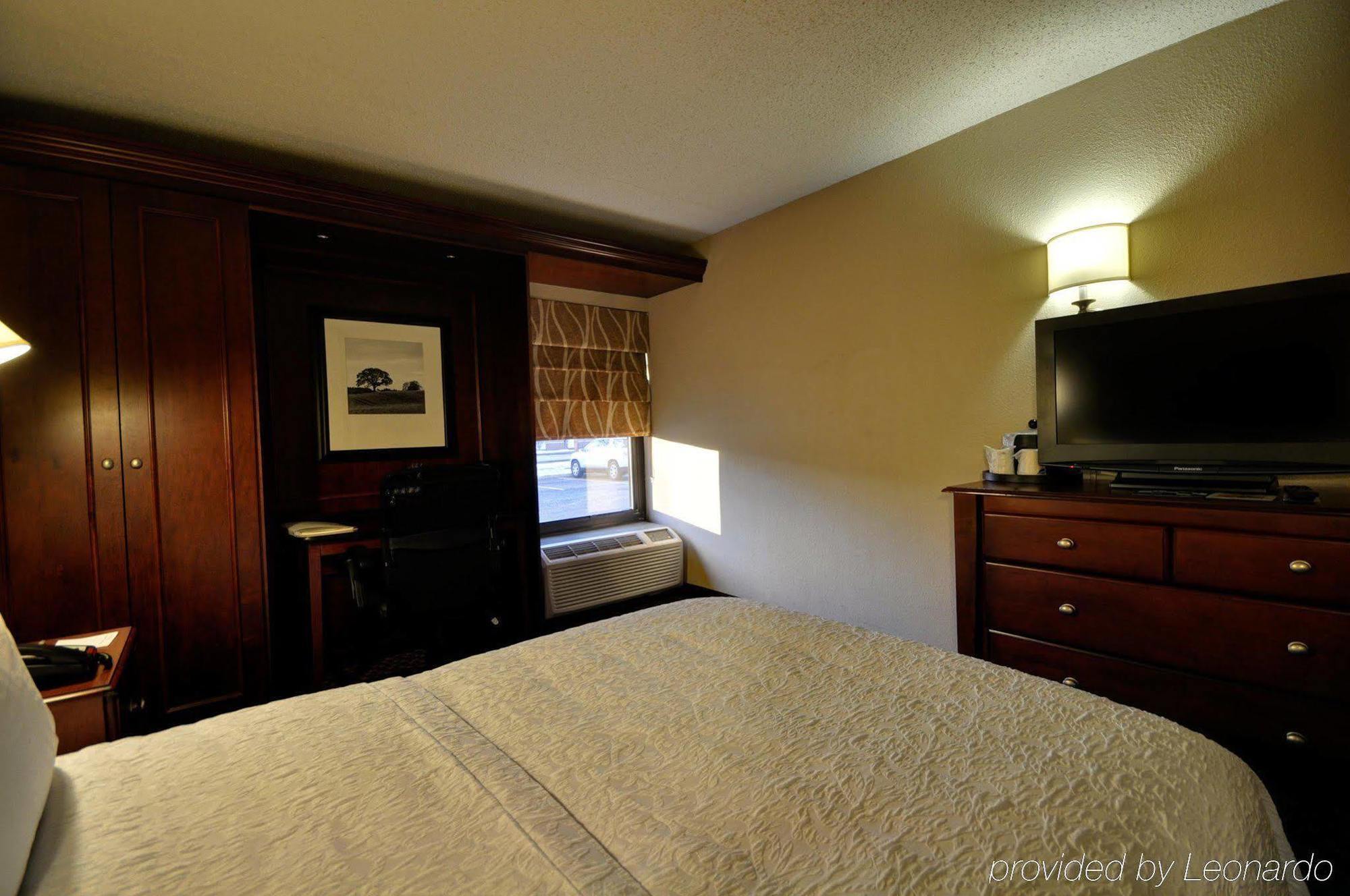 Hampton Inn Detroit Northville Exterior foto