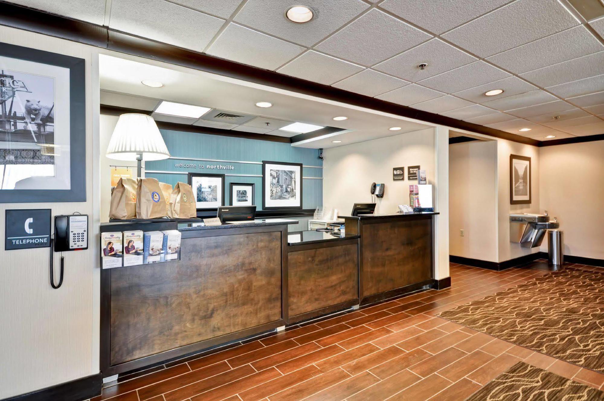 Hampton Inn Detroit Northville Exterior foto