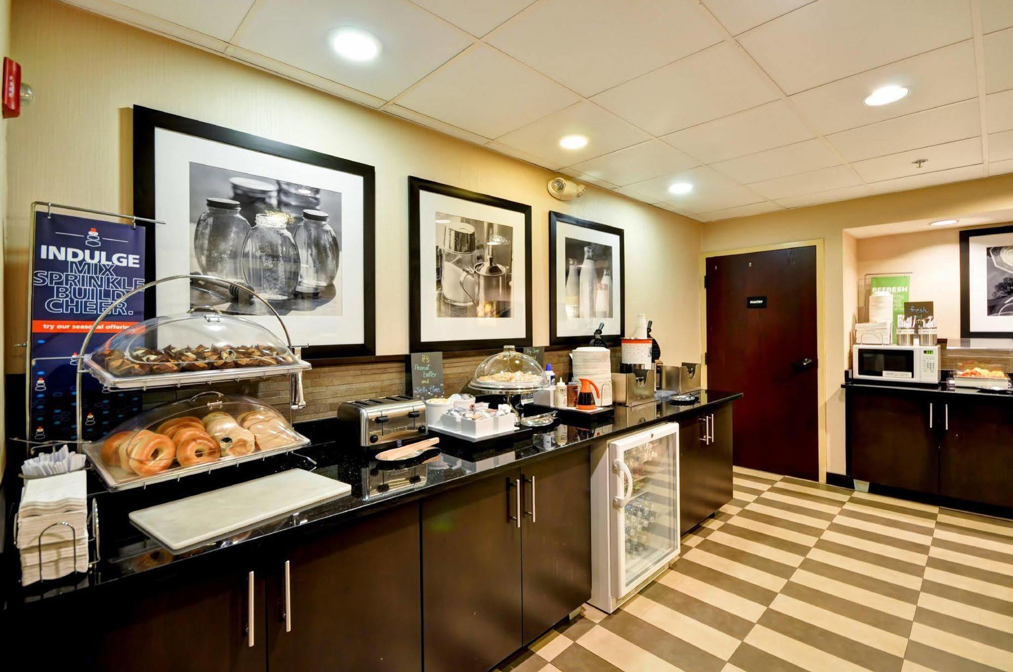 Hampton Inn Detroit Northville Exterior foto