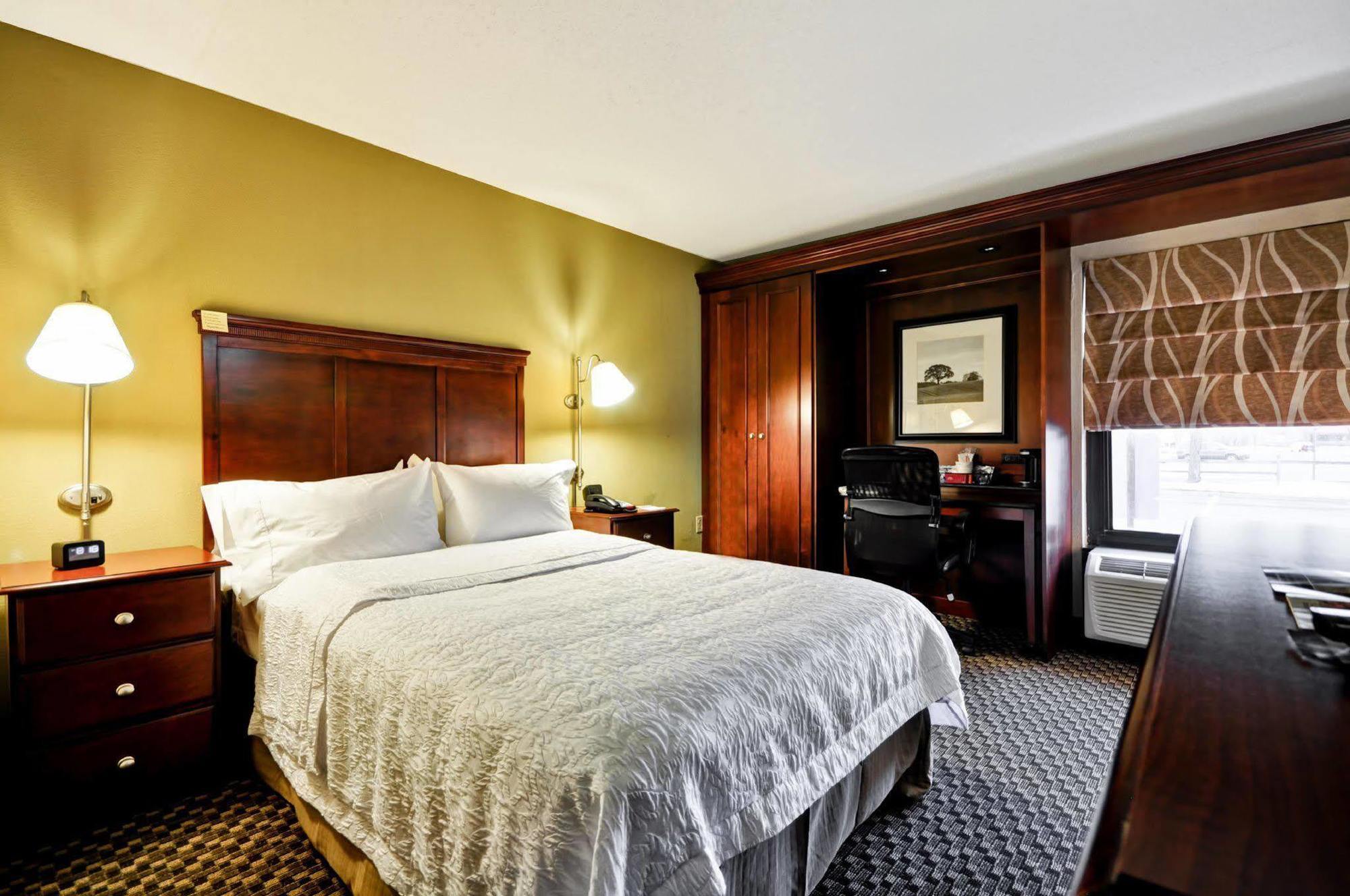 Hampton Inn Detroit Northville Exterior foto